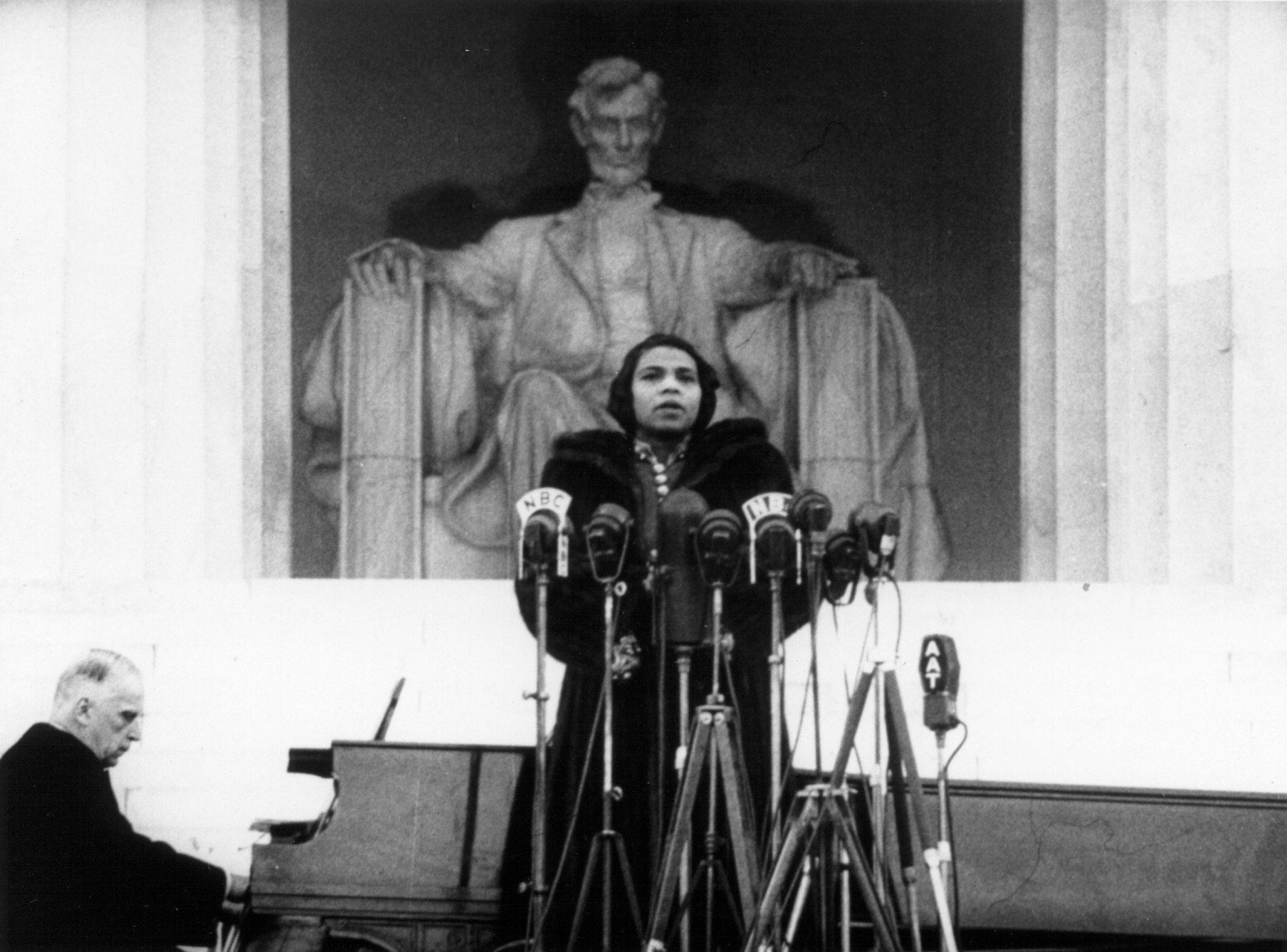 Marian Anderson singing in front of the Lincoln Memorial.